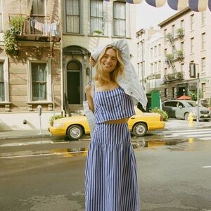 Cami top and skit in white color. It’s old navy brand